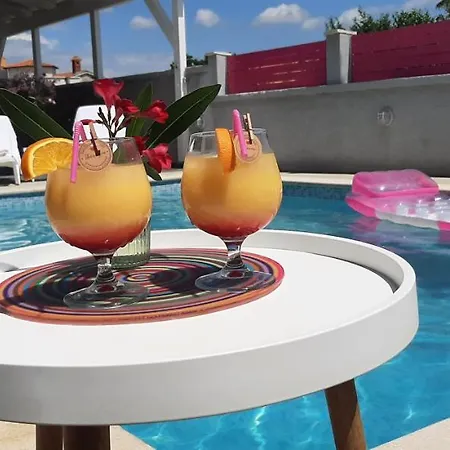 Apartmán Traum Mit Pool Am Meer, Kroatien, Istrien, Bis 6 Personen, Urlaub An Der Adria Ližnjan