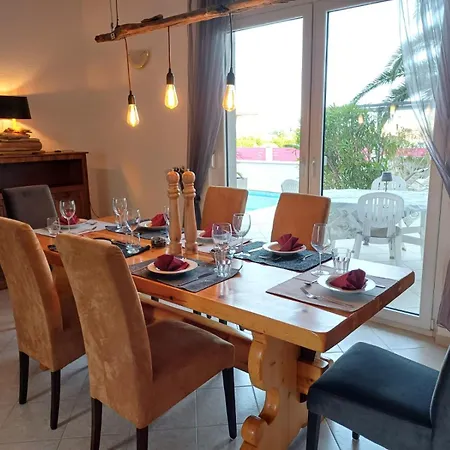 Traum Mit Pool Am Meer, Kroatien, Istrien, Liznjan, Urlaub An Der Adria * Ližnjan